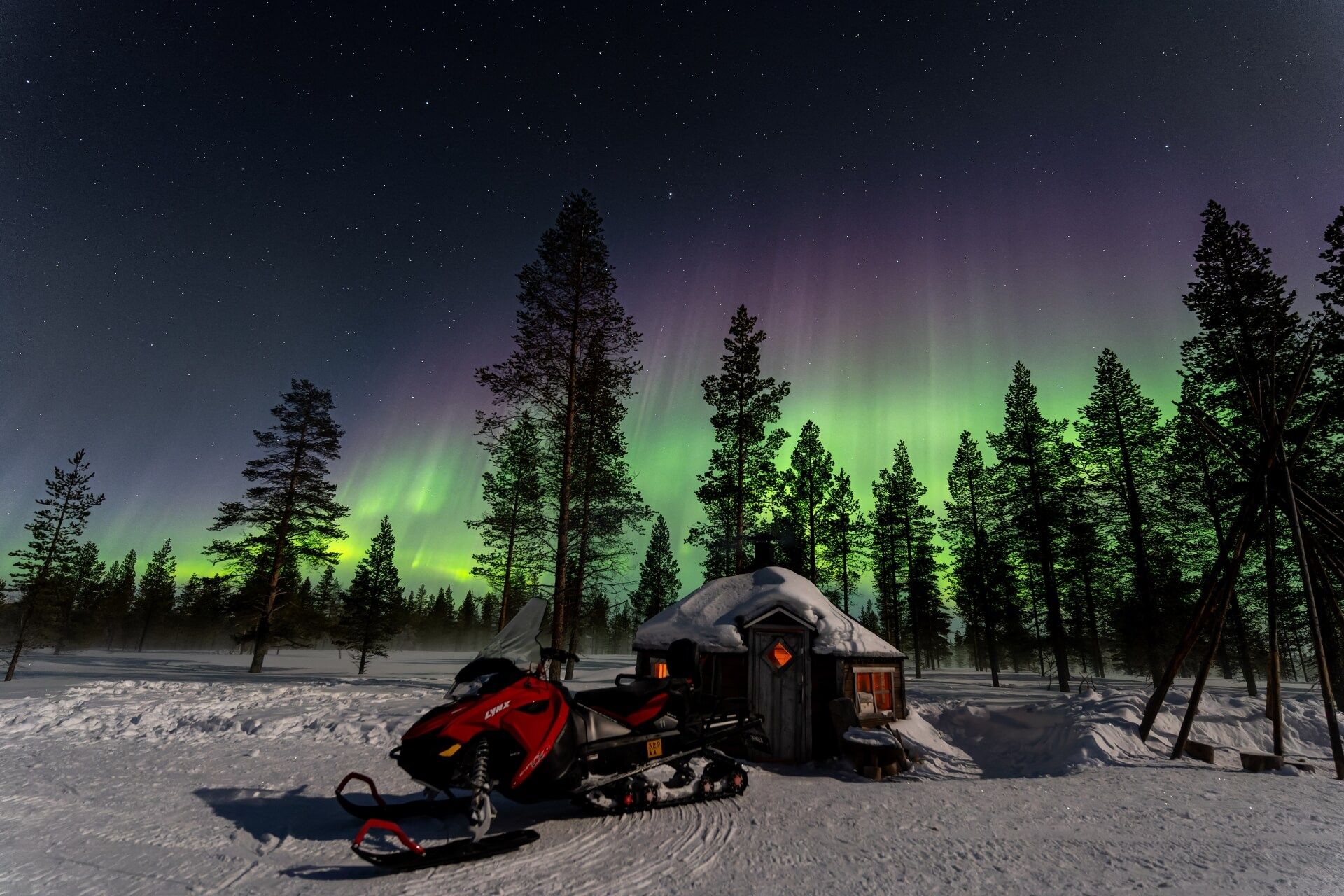 Lapland under the Northern Lights – Aurora Cabin at Wilderness Hotel Muotka