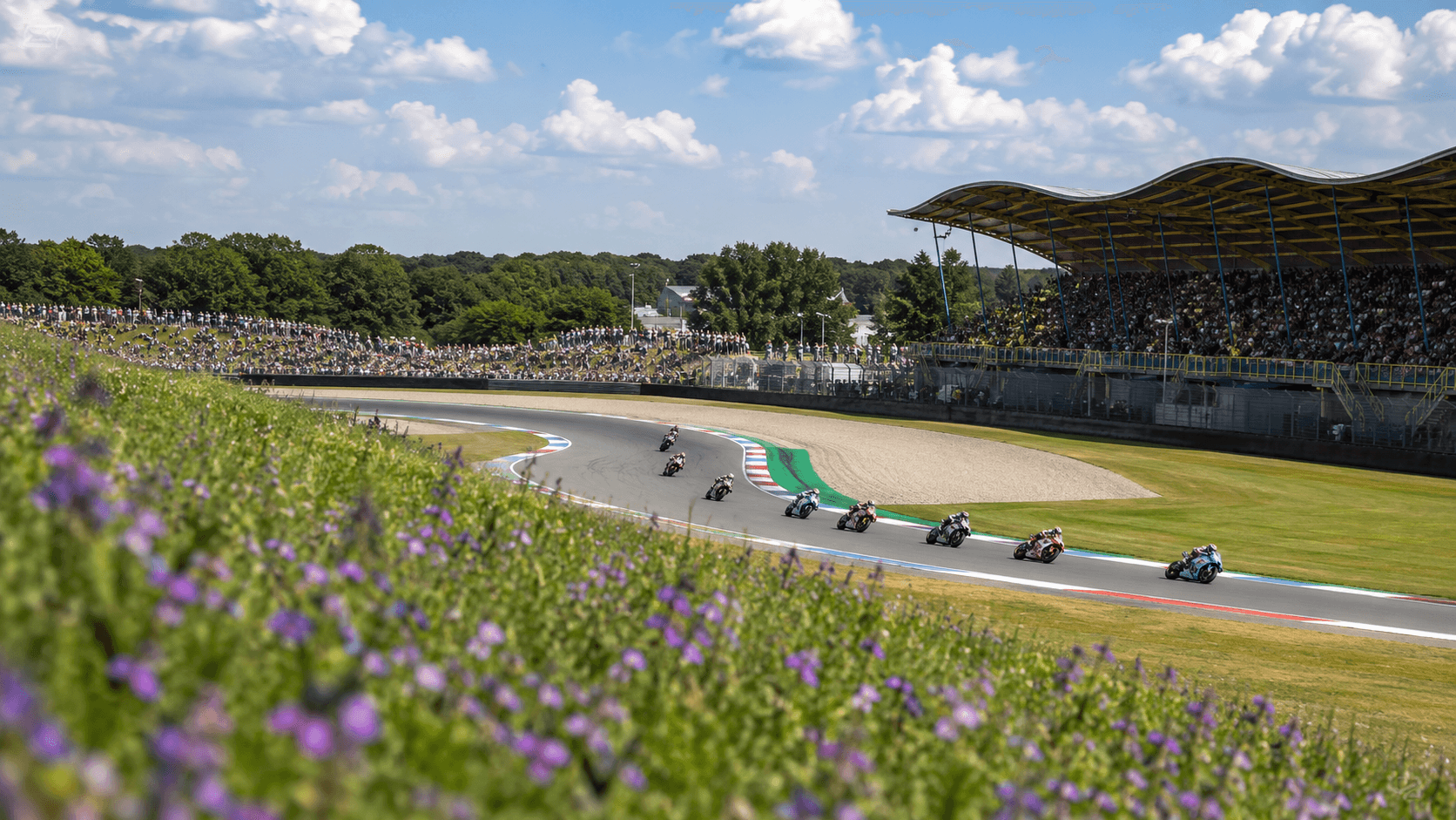 MotoGP Assen – závodní víkend a tribuny TT Circuit Assen