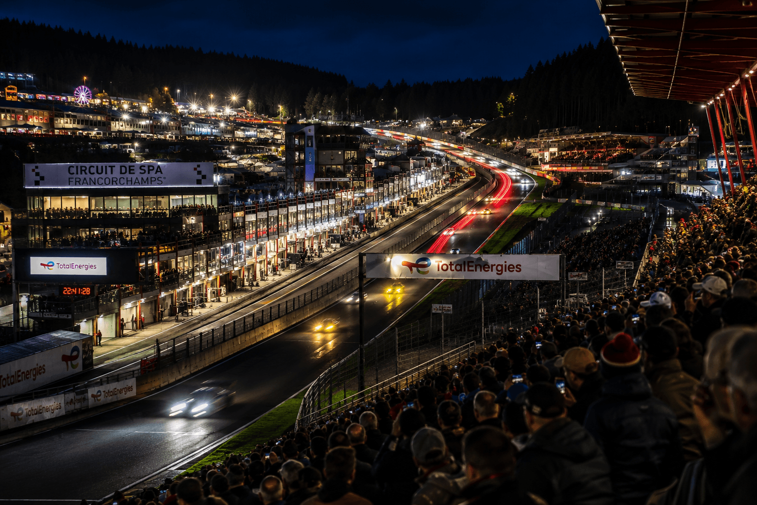 24 Hours of Spa – noční atmosféra tribun a Spa-Francorchamps