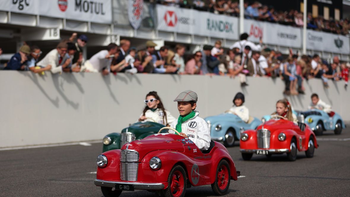 Goodwood Revival – historic motorsport atmosphere