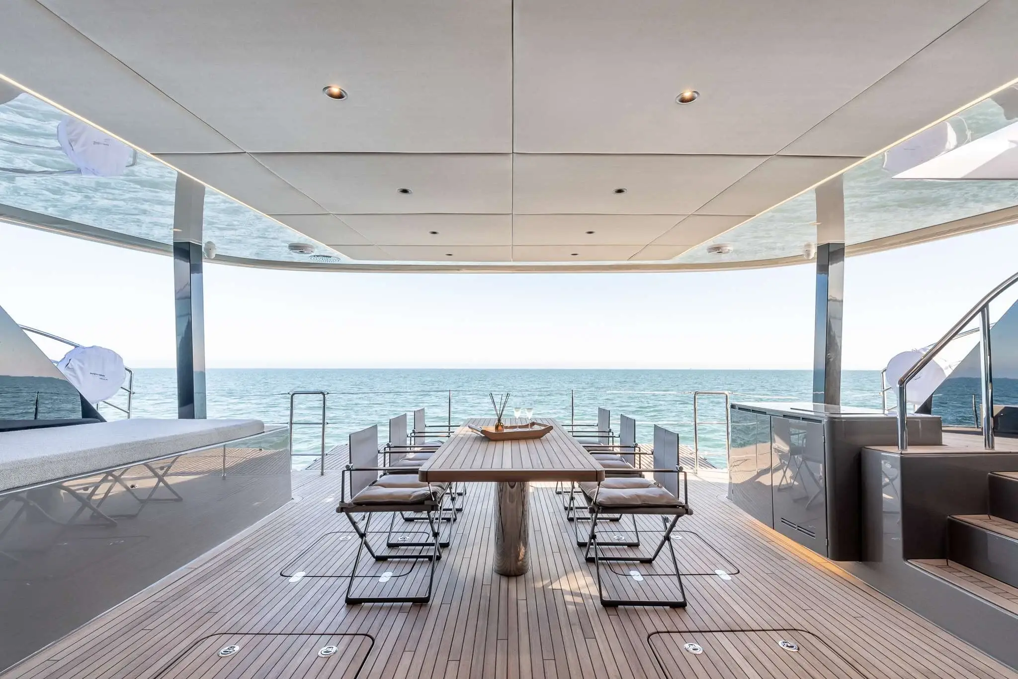 Sunreef 60 YLIME exterior