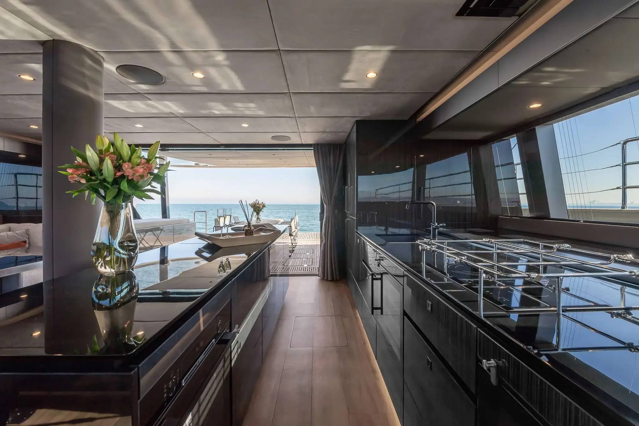 Sunreef 60 YLIME lounge