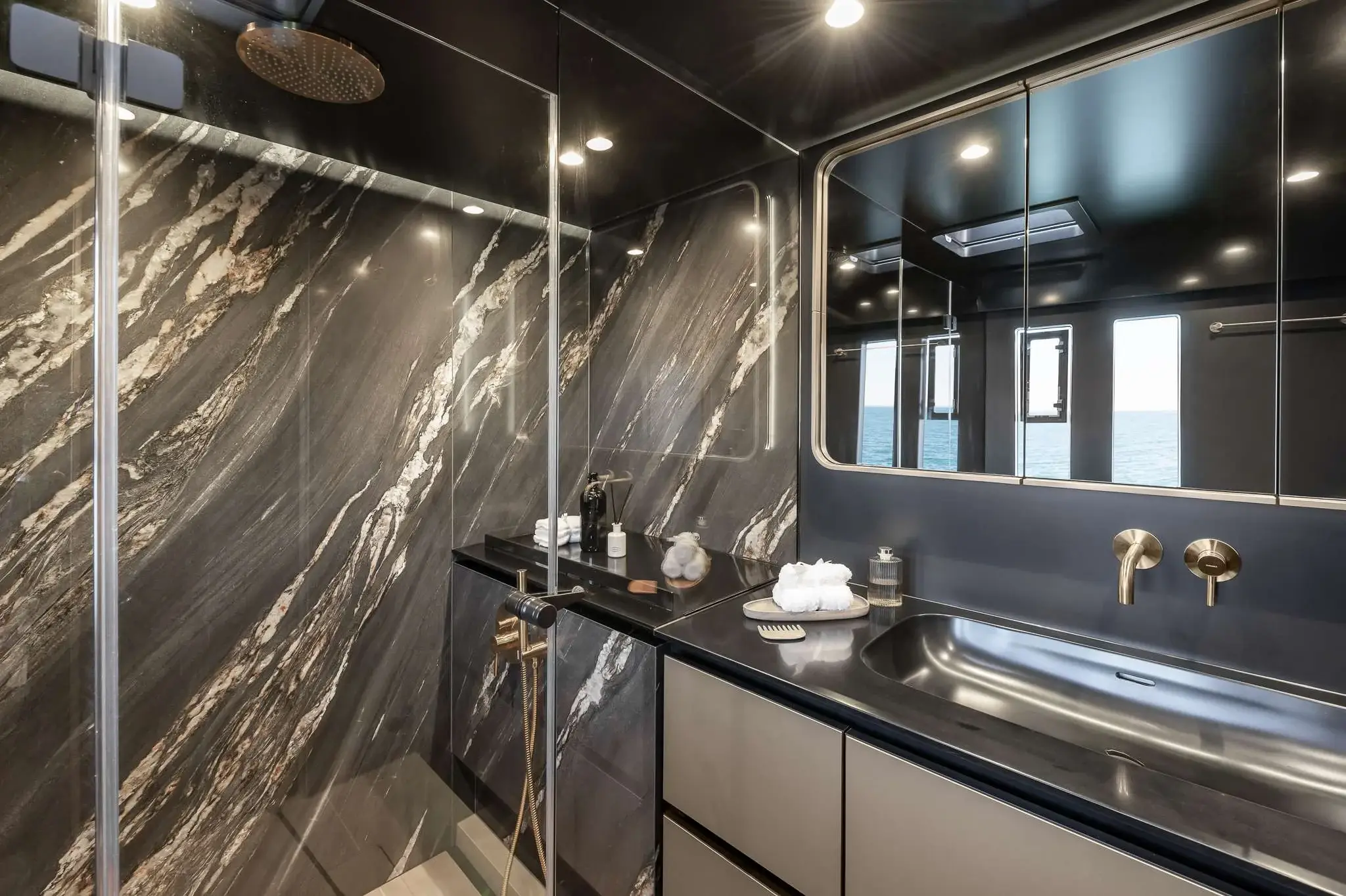 Sunreef 60 YLIME luxury cabin